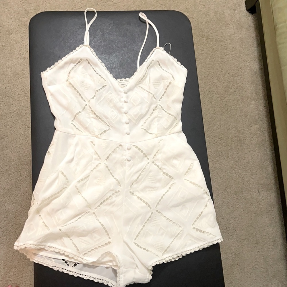 Adorable cream/white romper, M
